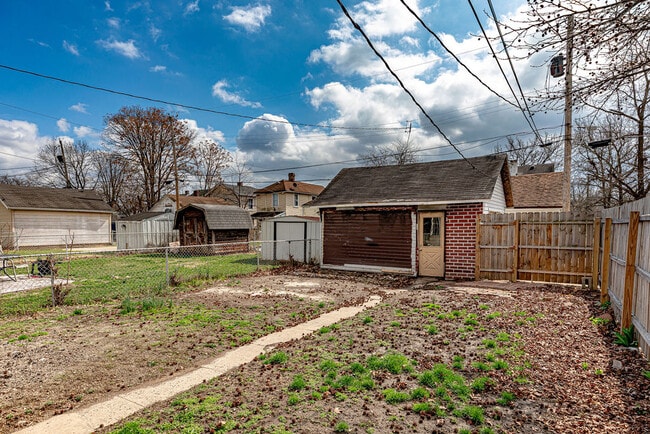 Building Photo - 1103 Reservoir St