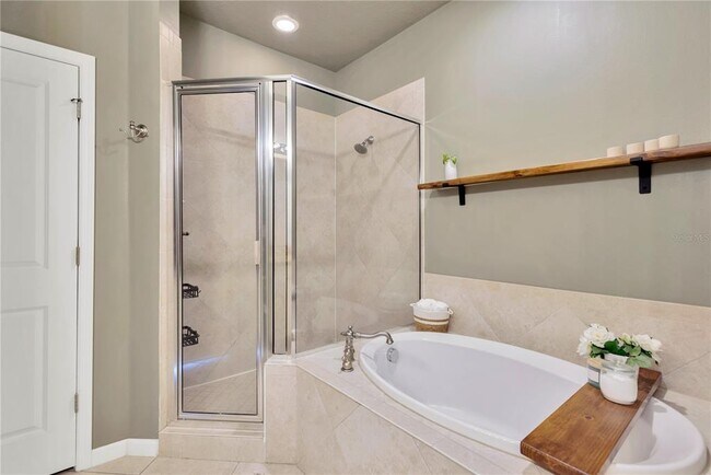 Building Photo - 8307 Manor Club Cir
