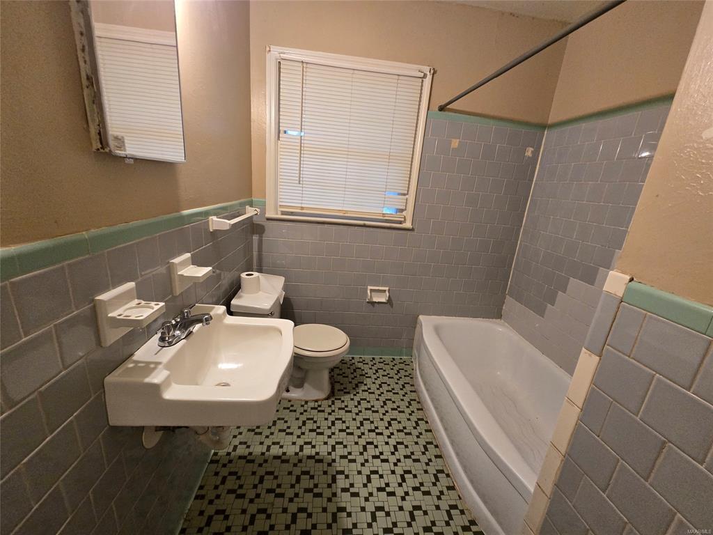 Building Photo - 1809 Midway St