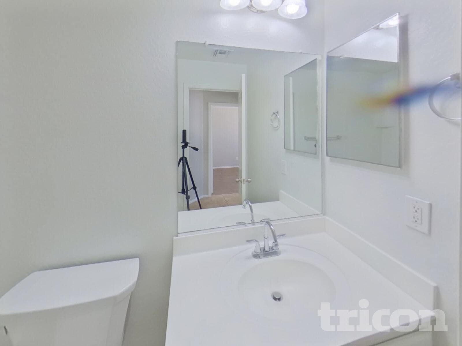 Building Photo - 40907 W Robbins Dr