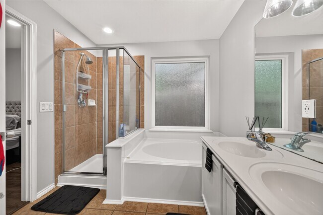 Building Photo - 2806 Bison Bluff