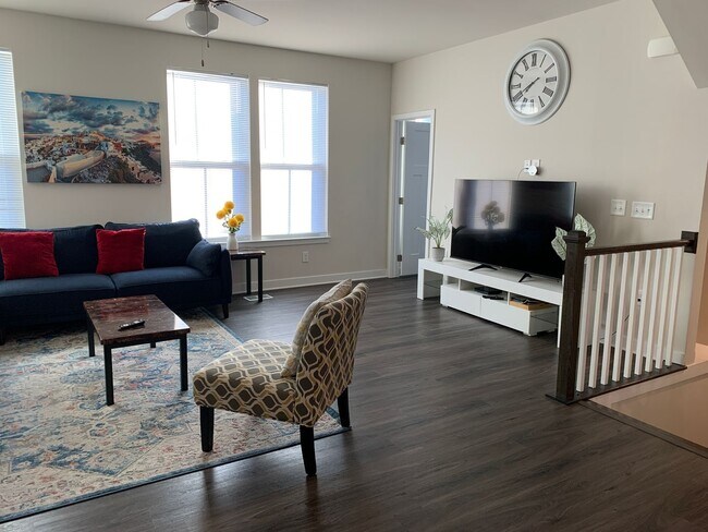 Building Photo - AUGUST SPECIAL!!! 4-bedroom, 3.5-bath town...