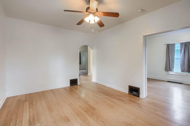 Building Photo - Charming 3 bedroom House in the heart of E...