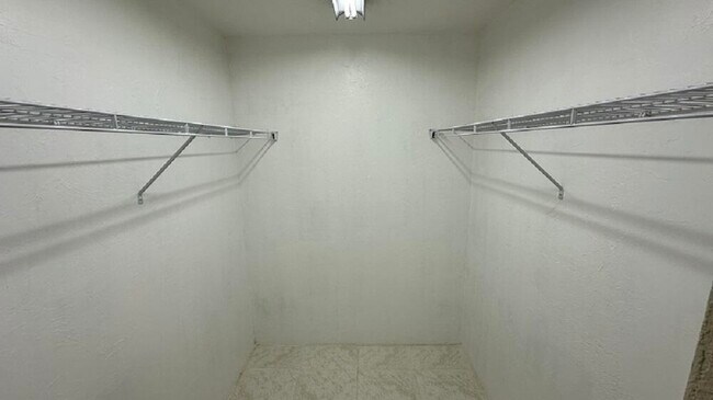 Building Photo - 700 Village Green Ct