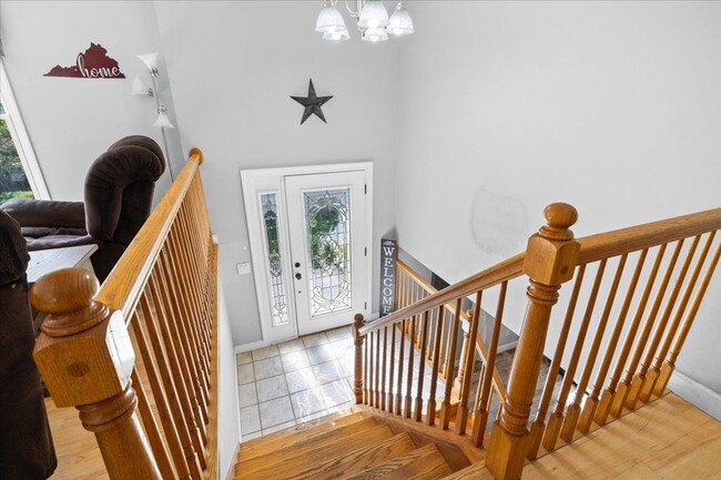 Building Photo - Spacious Home with Amazing Fenced Yard in ...