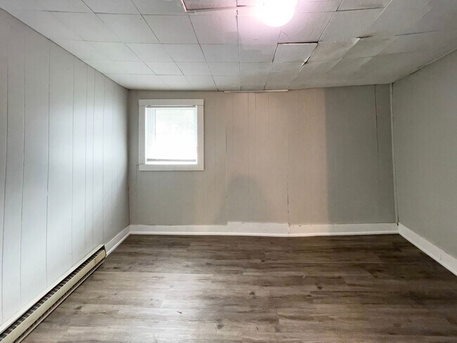 Building Photo - Cozy 1 bedroom Close to Campus