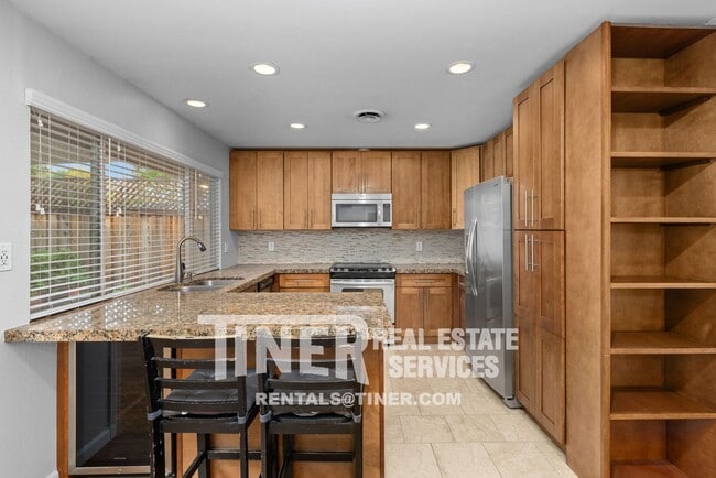 Building Photo - 4801 Papaya Dr
