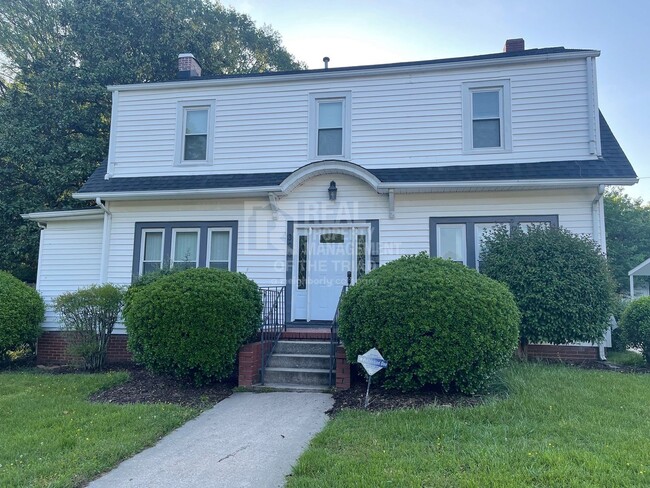 Primary Photo - Unbelievable 4bd/2ba Home right next to NC...