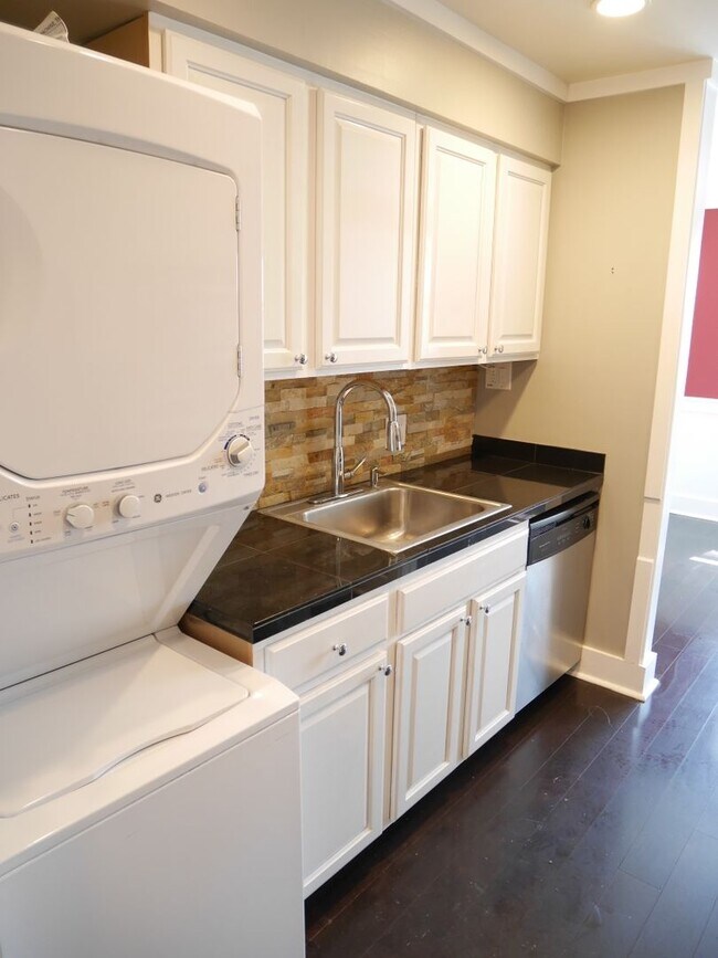 Building Photo - 2 Bedroom Condo Located in Villages of Montgomery Run- Ellicott City