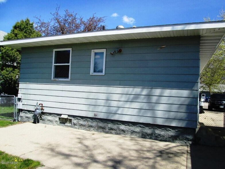 Building Photo - 120 2nd Ave SW