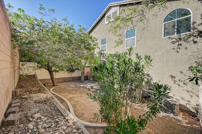 Building Photo - Stunning Northwest three bedroom w/ a loft!