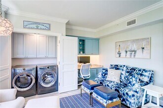 Building Photo - 5799 NE Island Cove Way