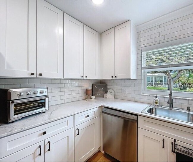 Building Photo - South Tampa RV + Boater’s dream!