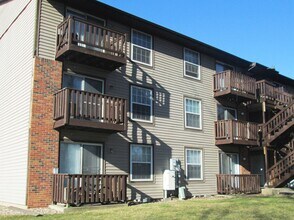 Building Photo - Crewview