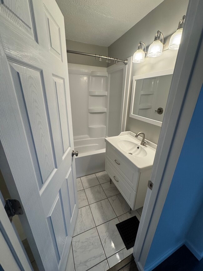 Building Photo - 2312 Newton St