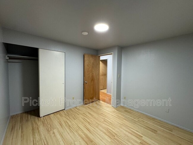 Building Photo - 3100 Armstrong Ln NE