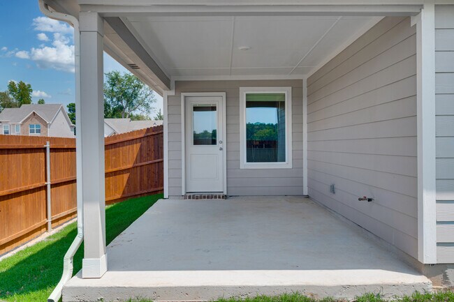 Building Photo - 6077 Freedom Dr