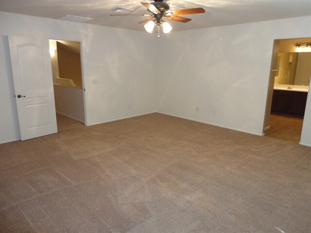 Building Photo - 433 E Penny Ln