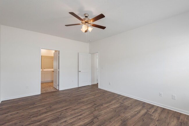 Building Photo - 104 Greystone Way
