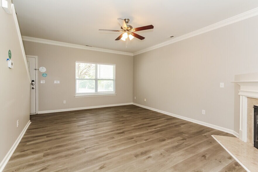 Building Photo - 114 Flanders Dr