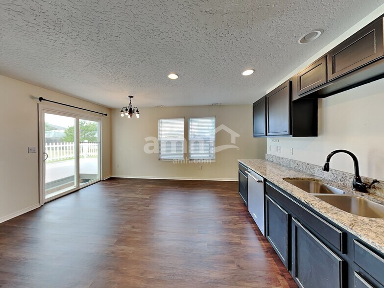 Building Photo - 6547 S Fairwind Pl