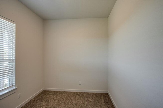 Building Photo - 608 Saturnia Dr