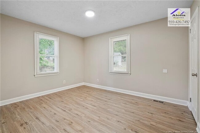 Building Photo - 2054 Osceola Dr