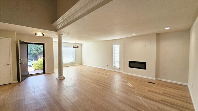 Building Photo - 11921 Shady Trail Ln