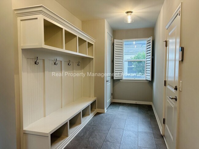 Building Photo - Stunning Contemporary New Build in Northwest Royal Oak