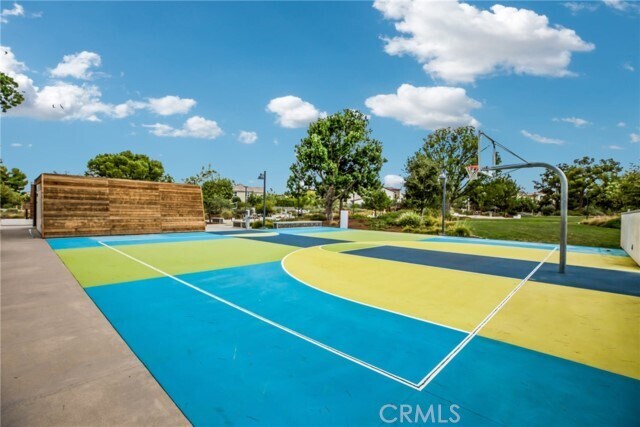 Building Photo - 783 Benchmark