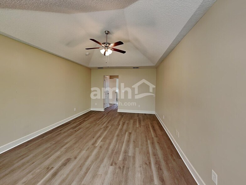 Building Photo - 908 Athlone Ln