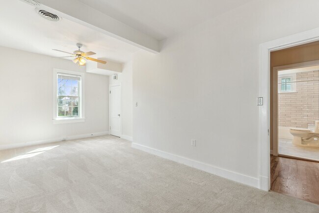 Building Photo - 317 W College Terrace