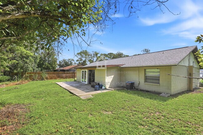 Building Photo - 1950 Bonneville Dr