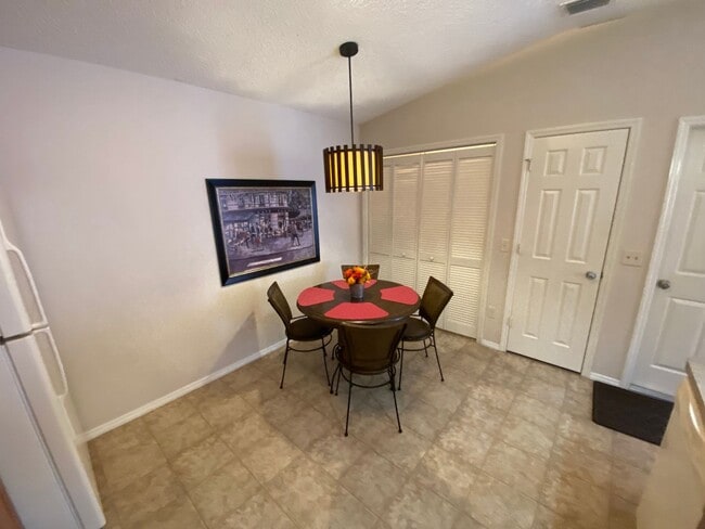 Building Photo - Warm and Inviting ANNUAL 2 + 2 Turnkey Patio Villa in The Village of Mallory