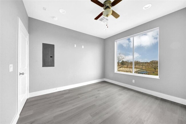 Building Photo - 1100 Hwy 90 W