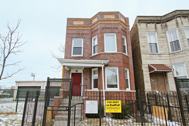 Building Photo - EVANS_6411