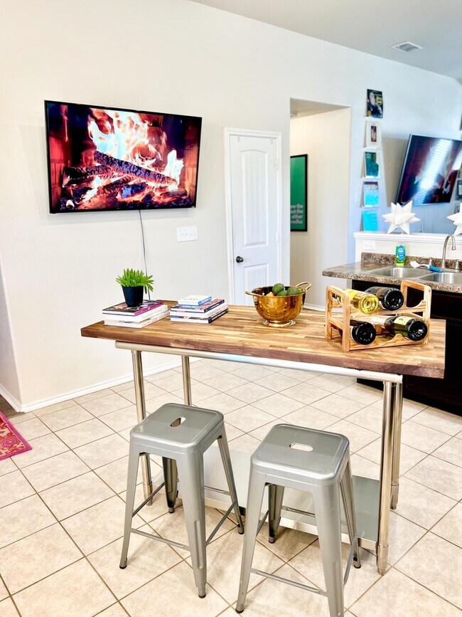 Building Photo - 5725 110th St