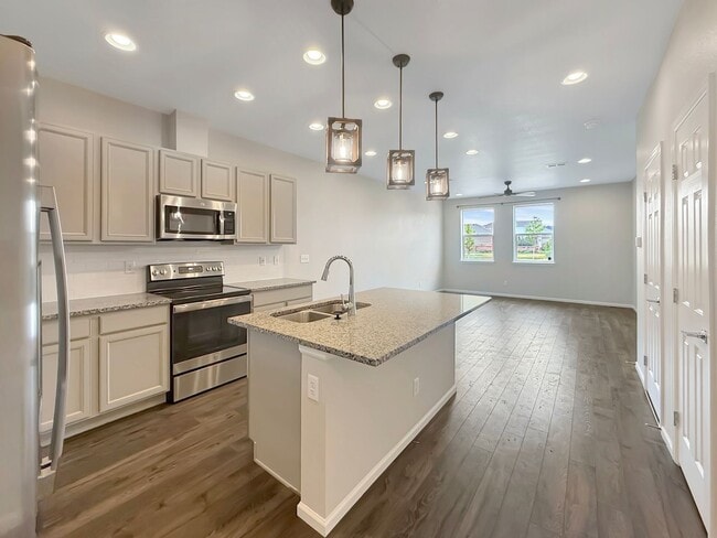Building Photo - $0 DEPOSIT OPTION. BRIGHT AND SPACIOUS 3-B...