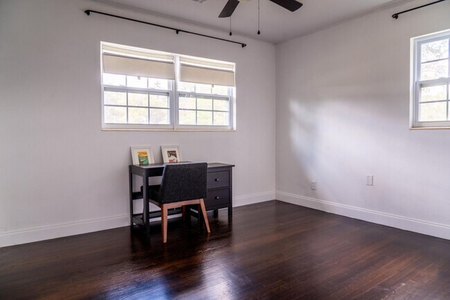 Building Photo - 901 White Ave S E