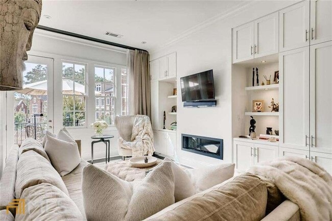 Building Photo - 2962 Savoy Way