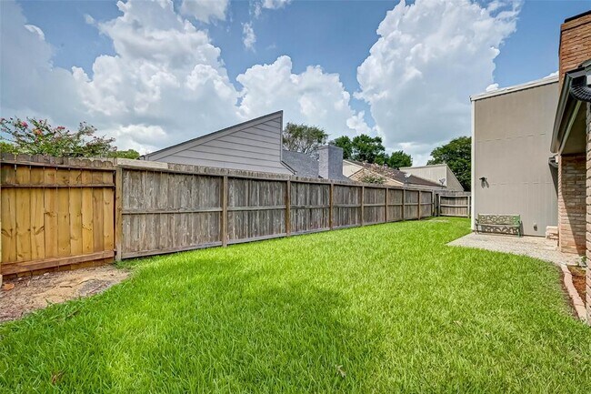 Building Photo - 2234 Kinbrook Dr