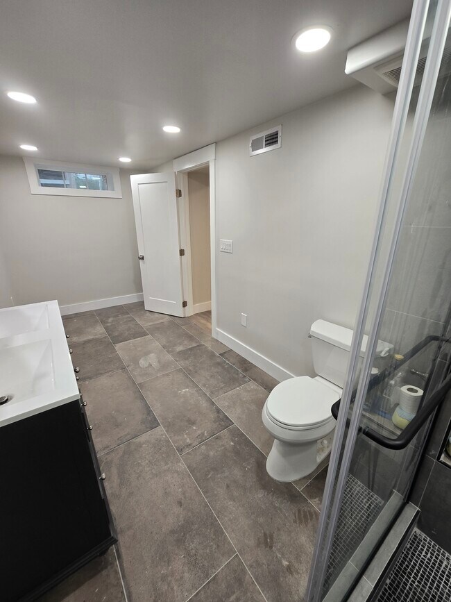 Building Photo - 929 Due W Ave N