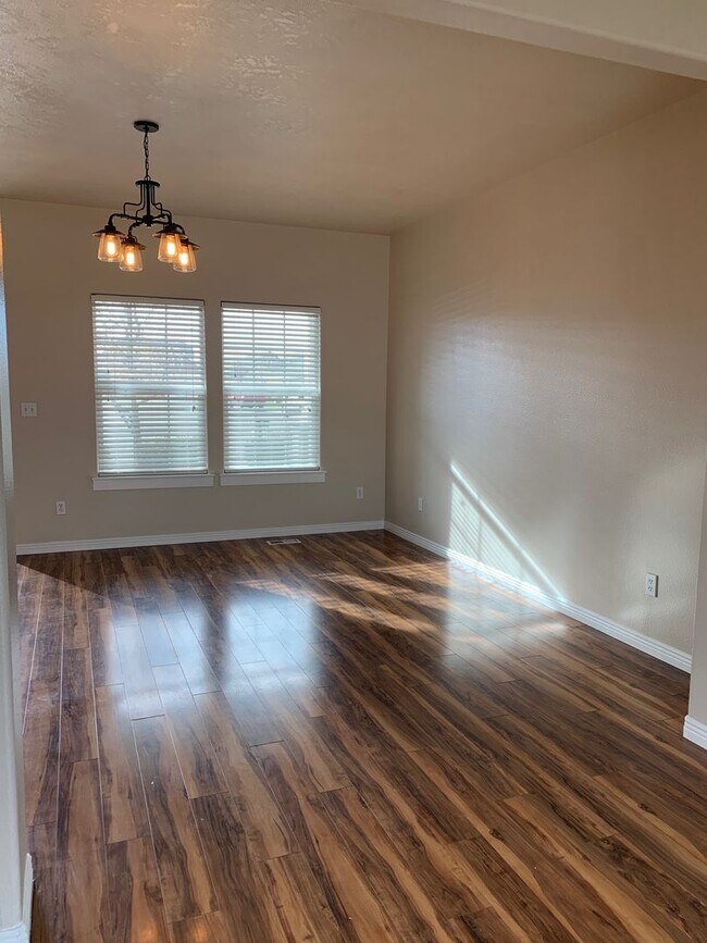 Building Photo - 10600 Avalon St