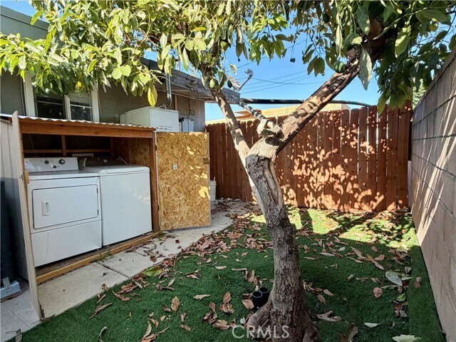Building Photo - 832 S Prospero Dr