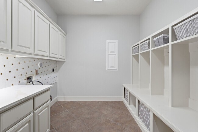 Building Photo - 7603 Hogan Bridge Court