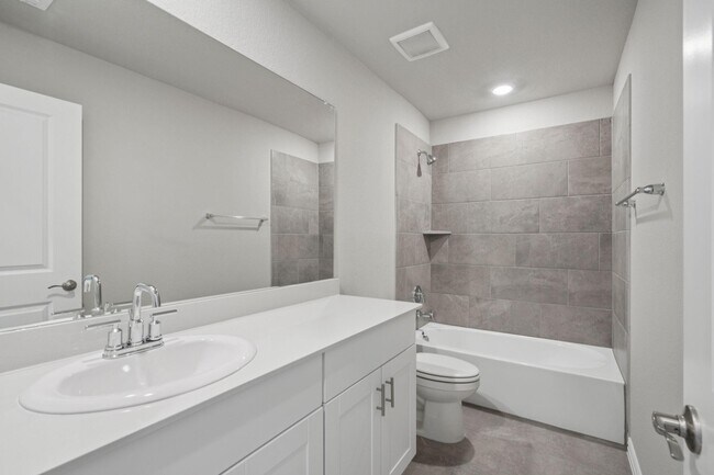 Building Photo - 2116 Gustavus Dr