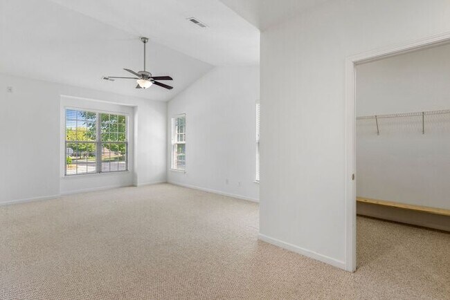 Building Photo - NW Brick Townhome, Granite Counter-Tops, Wood Floors, FP, Garage!