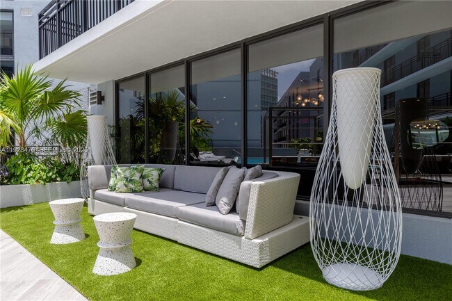 Building Photo - 1005 Spring Garden Rd