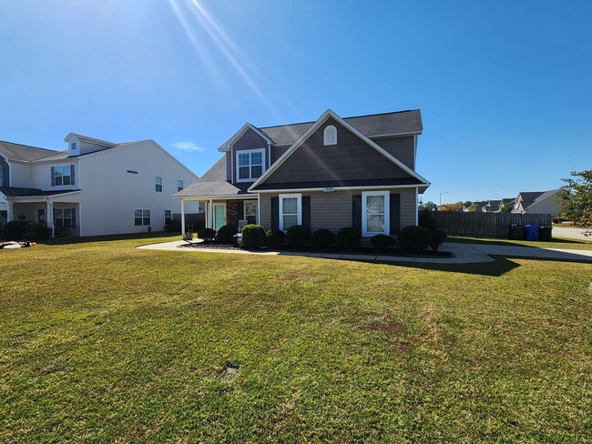 Building Photo - Fabulous 3 bed 2.5 bath home In Cape Fear ...