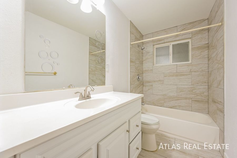 Building Photo - 1092 Worchester St